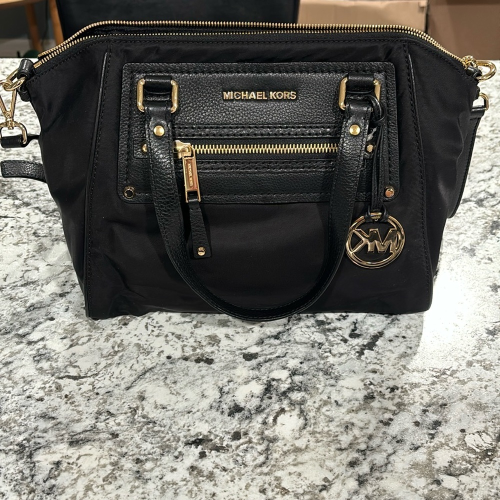 Micheal Kors Gilmore purse